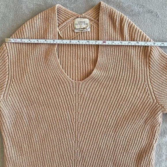 Urban Outfitters Oversize V Neck Sweater Tan/Beige size XS - Picture 6 of 9